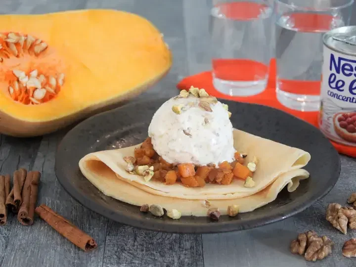 Crepes à la compotée de butternut et glace au lait concentré et noix