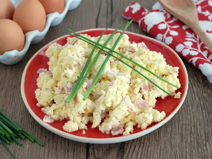 Oeufs brouillés au jambon