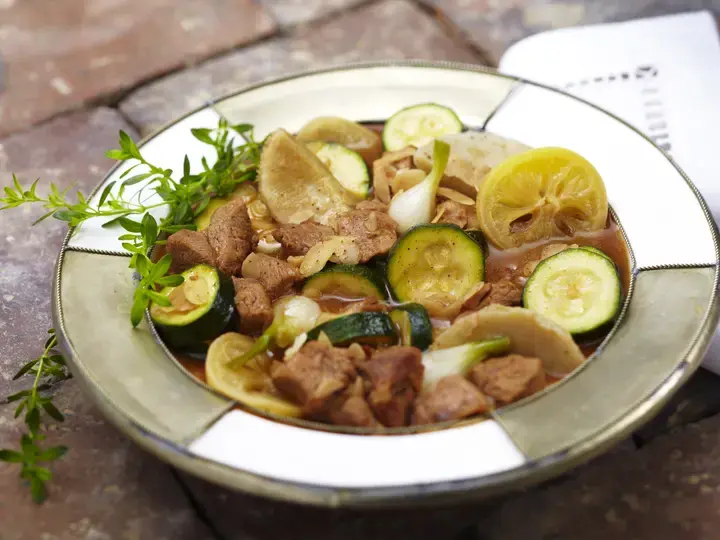 this media has been downloaded from content hub 203294520