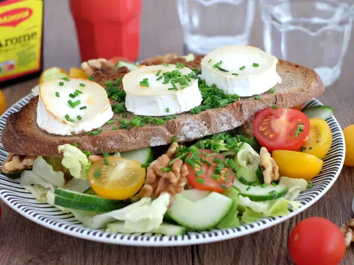 Salade de chèvre chaud
