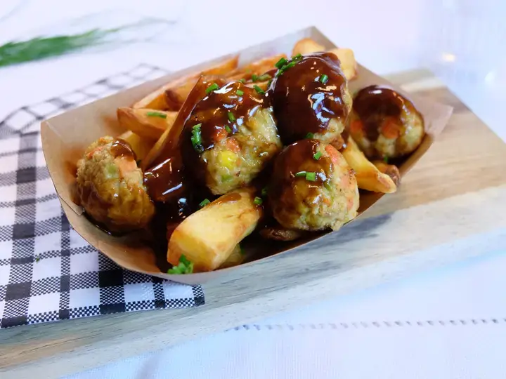 Poutine aux boulettes de légumes