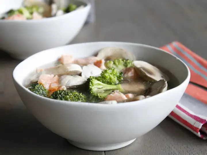 Soupe saumon champignons brocoli