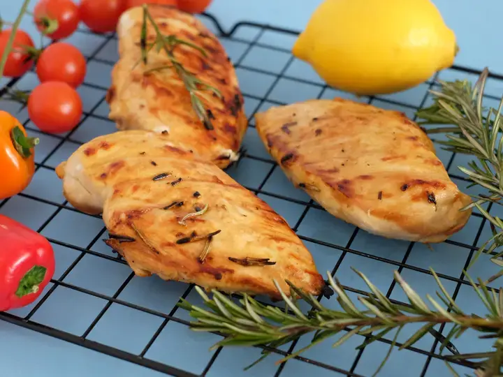 Poulet mariné citron thym romarin