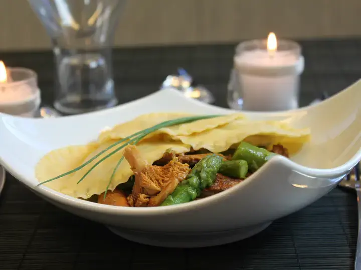 Ravioles de Saint Jacques et poêlée de girolles