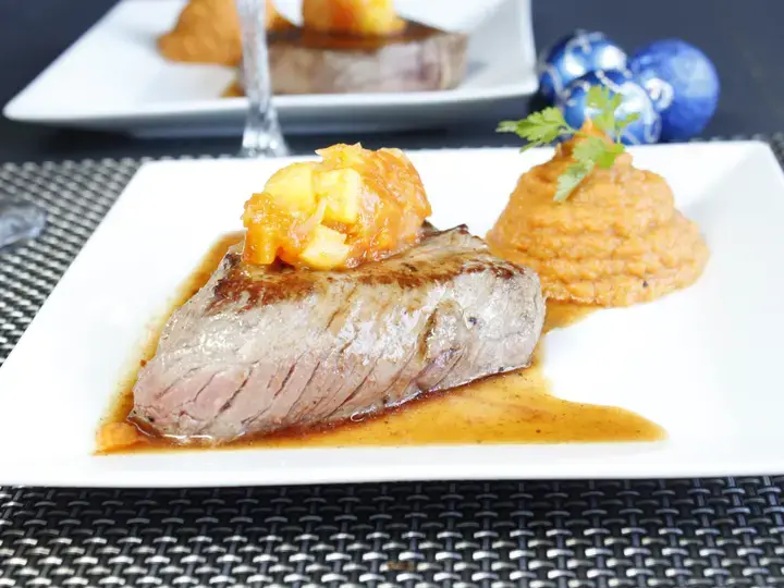 Tournedos de boeuf chutney ananas papaye et purée de patate douce