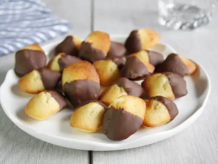 this media has been downloaded from content hub 203195382