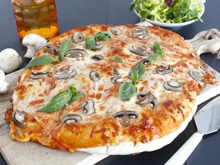 Pizza tomate champignons mozza anti gaspi