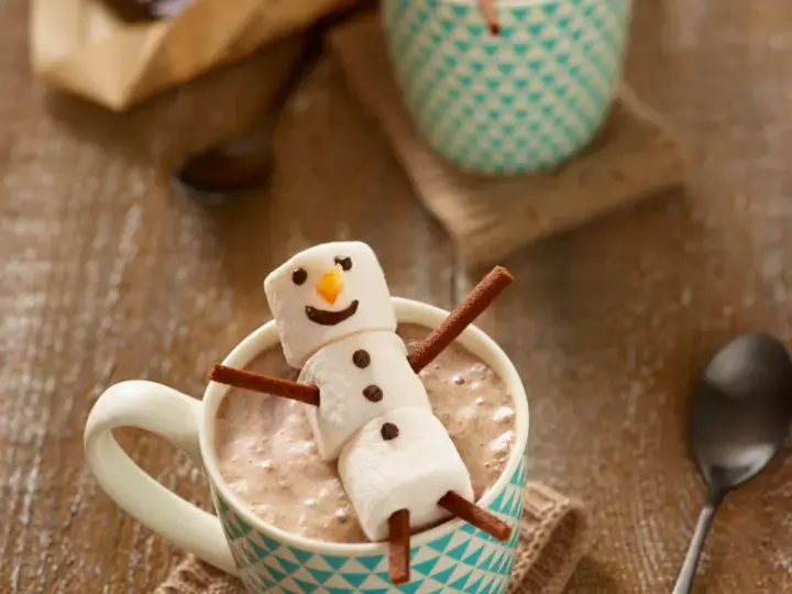 Chocolat chaud bonhomme de neige marshmallow
