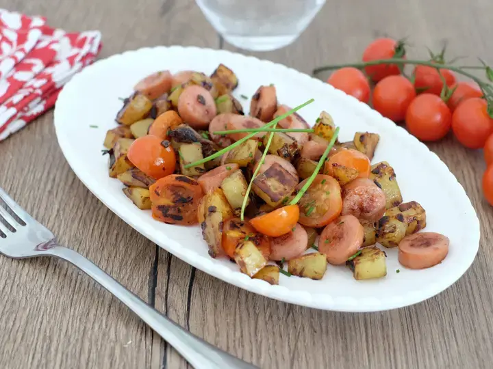Poelée de pommes de terre et saucisses