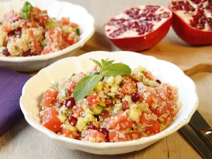Salade pastèque, quinoa et grenade à la menthe
