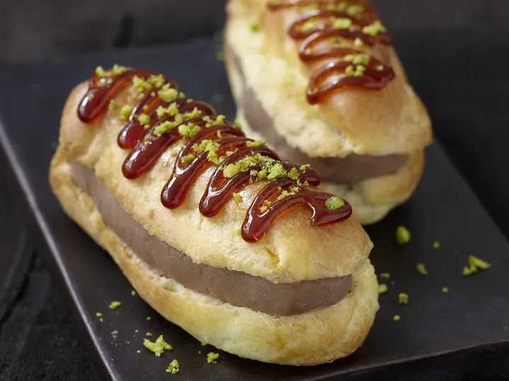 Éclairs au chocolat praline caramel croquant aux pistaches (pas avant octobre 2010)
