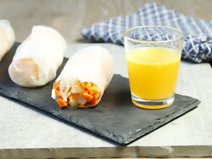 Rouleaux de printemps et vinaigrette à l'orange E