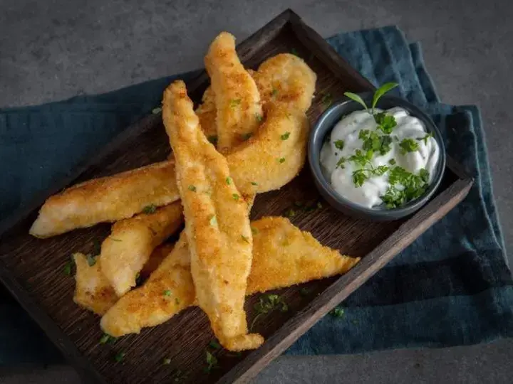 Fingers de volaille et sauce dip's aux herbes fraîches