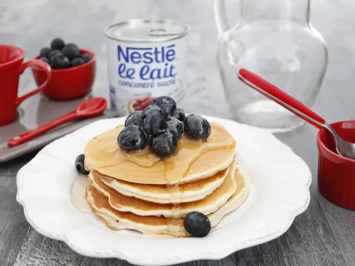 Pancakes miel et myrtilles