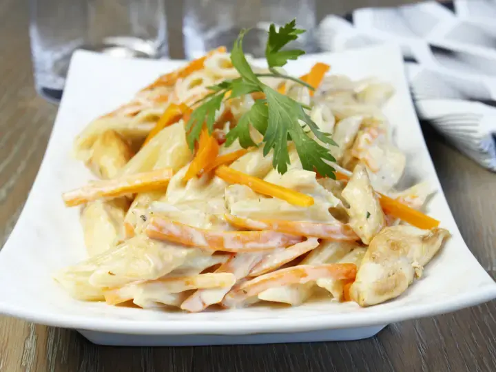 Penne au poulet sauce champignons