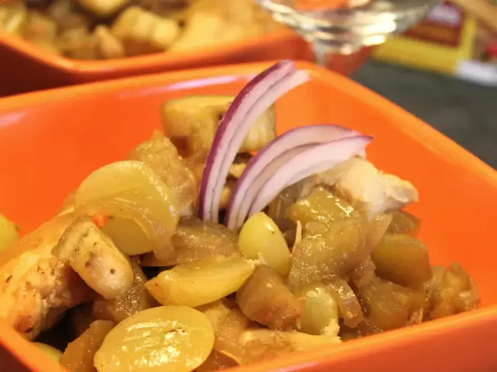 Aiguilettes de poulet aux aubergines et raisins