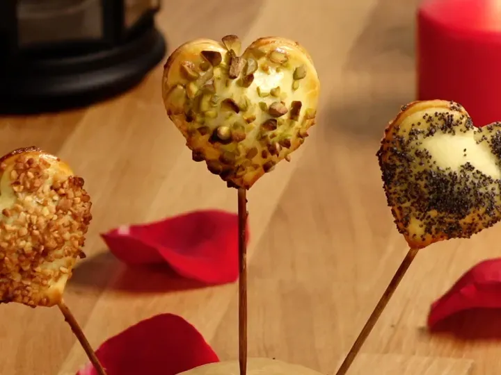 this media has been downloaded from content hub 202077562