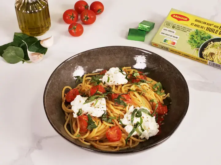 Pâtes tomates cerises burrata basilic