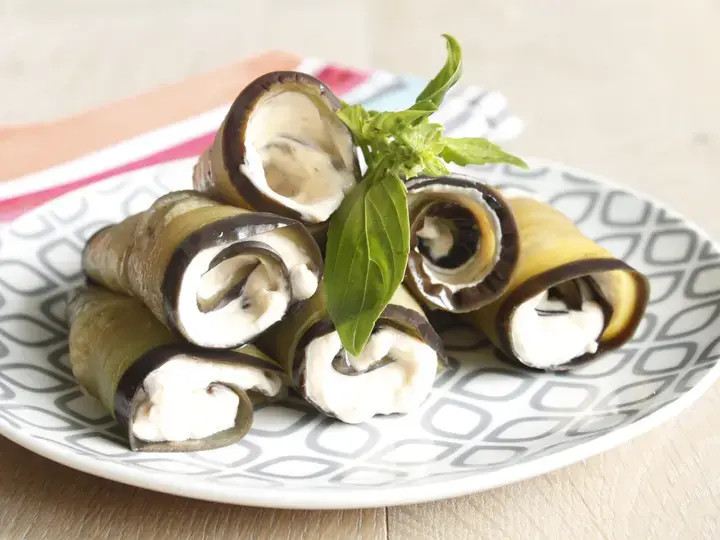 tRolls d'aubergine ricotta pignons