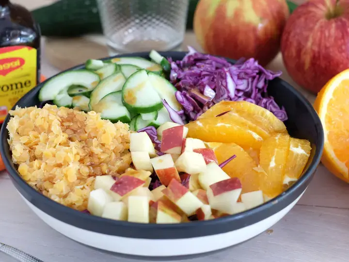Salade de lentilles, chou rouge pomme orange