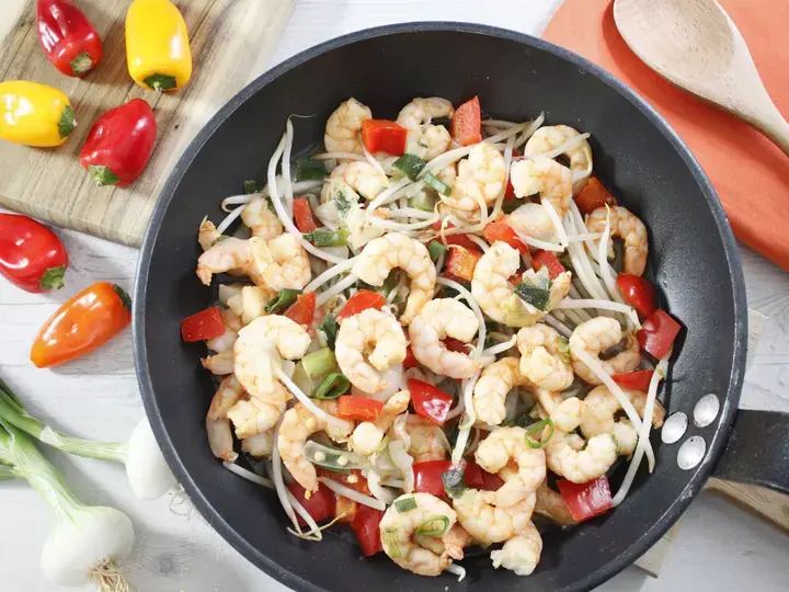 Crevettes sautées aux pousses de soja et poivron