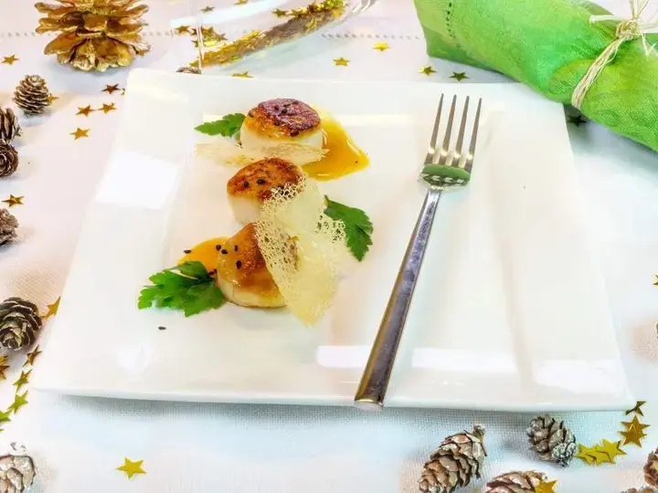 Saint-Jacques rôties, sauce aux épices douces