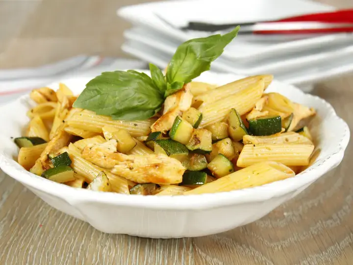 Penne poulet courgettes