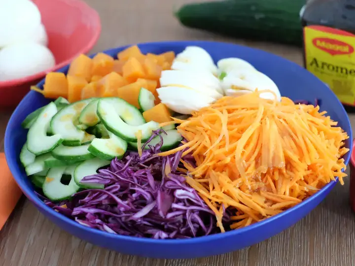 Salade chou, carotte, concombre et patate douce