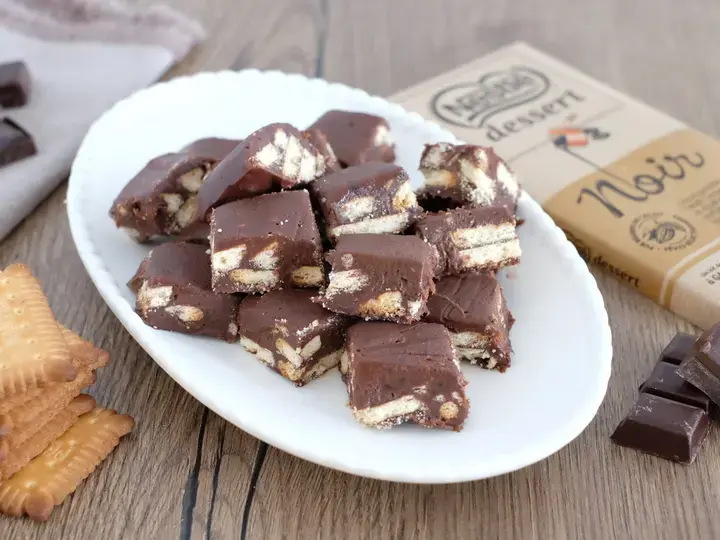 Petits carrés au chocolat biscuités