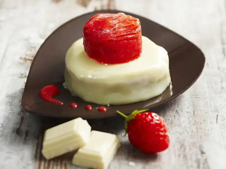 Fondant au citron, glaçage au chocolat et granité de fraises (exclusivité facebook juillet 2011)