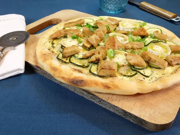 Pizza à la courgette et Emincés de soja
