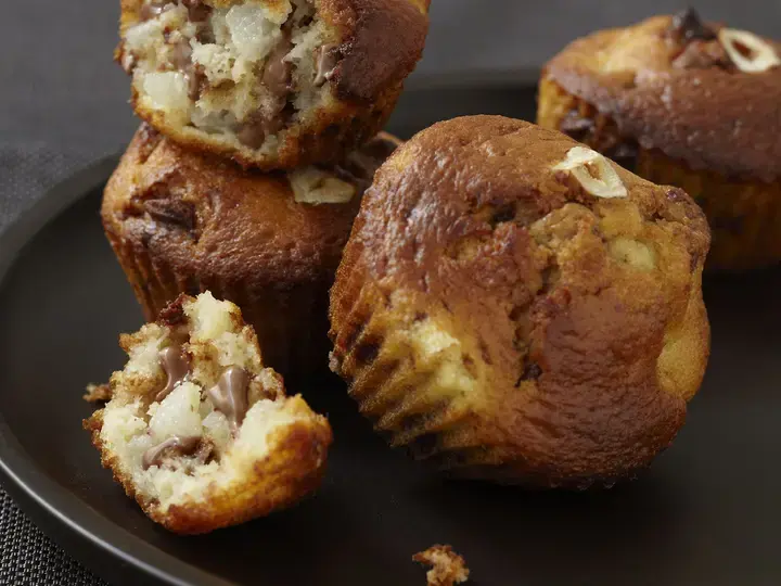 Muffins au pépites de pralin et poire