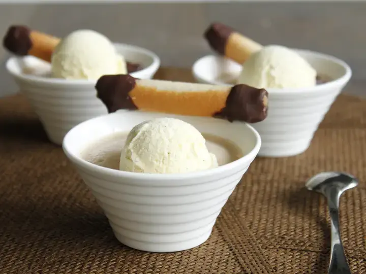 Mousse aux marrons, glace à la vanille et chocolat