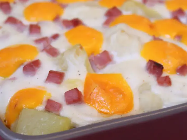 Gratin de chou fleur et pommes de terre, béchamel mimolette et dés de jambon