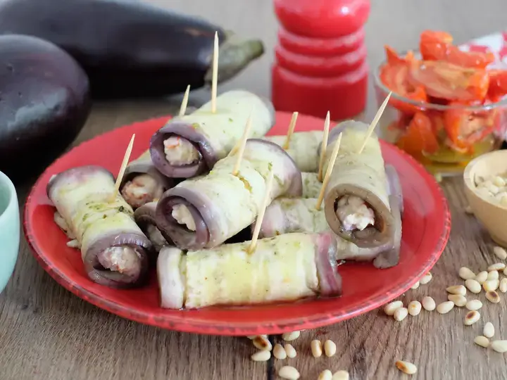 Rouleaux d'aubergine au fromage frais