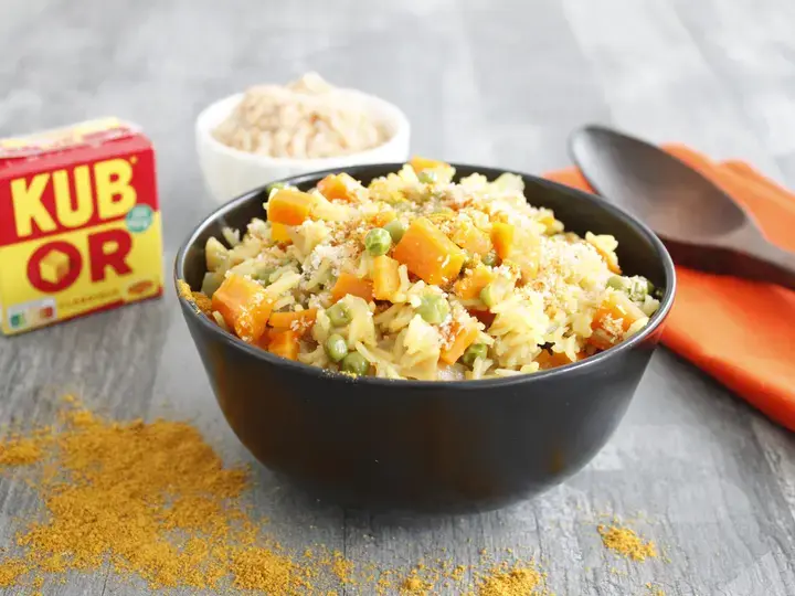 Riz au curry et noix de coco grillée