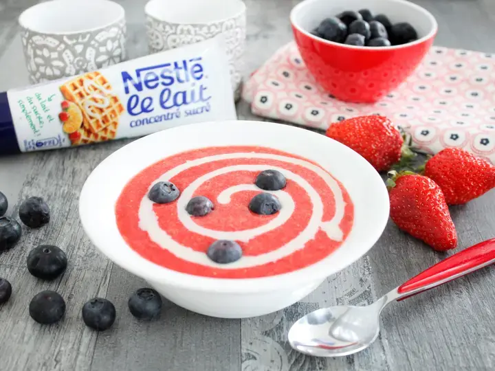 Soupe glacée fraises et lait concentré