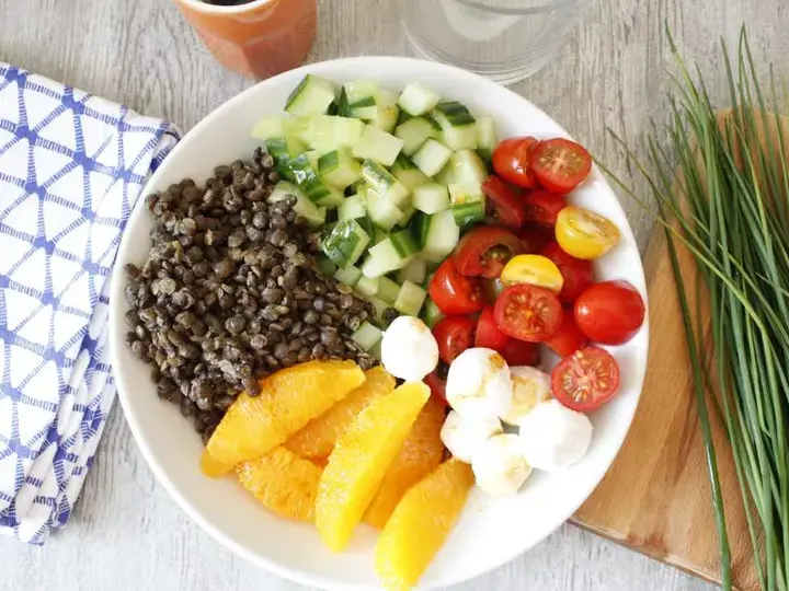 Salade de lentilles, orange chèvre et légumes