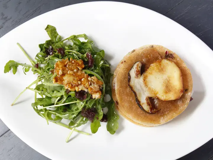 Millefeuilles de cèpes, chutney d'oignons