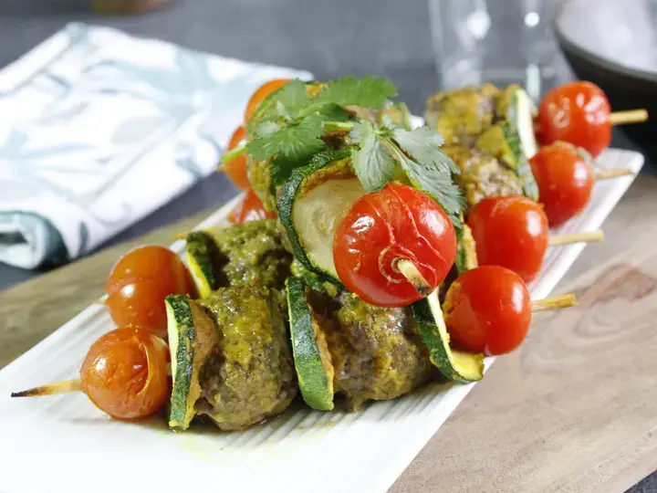 Brochettes de boeuf curry courgettes