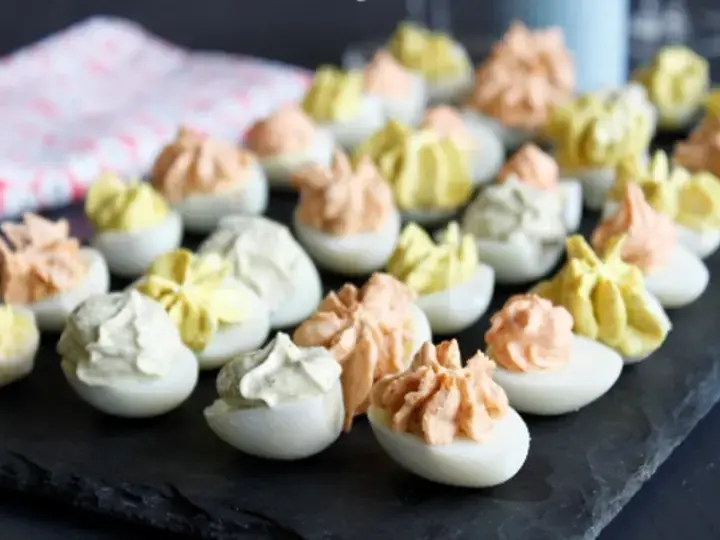 Oeufs de caille 4 couleurs à la ricotta