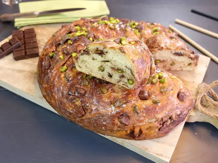 Brioche aux pépites de chocolat et pistaches