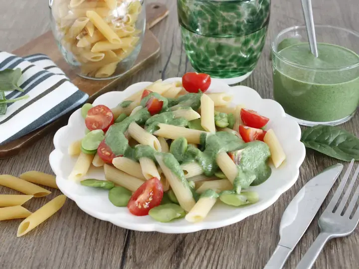 Pâtes végétariennes aux fèves, épinards et chèvre frais