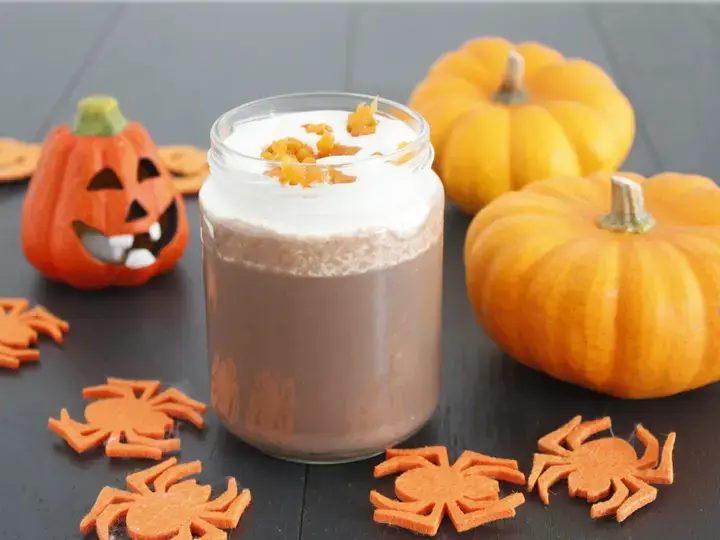 Chocolat chaud, chantilly au potiron et cannelle