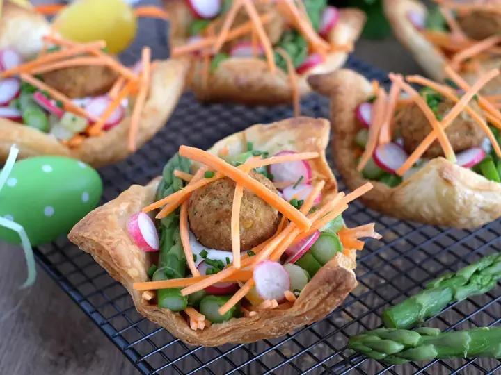Nids croustillants aux légumes et falafels