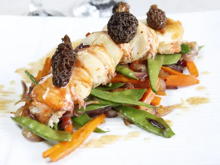 Queue de langoustes sauce aux morilles