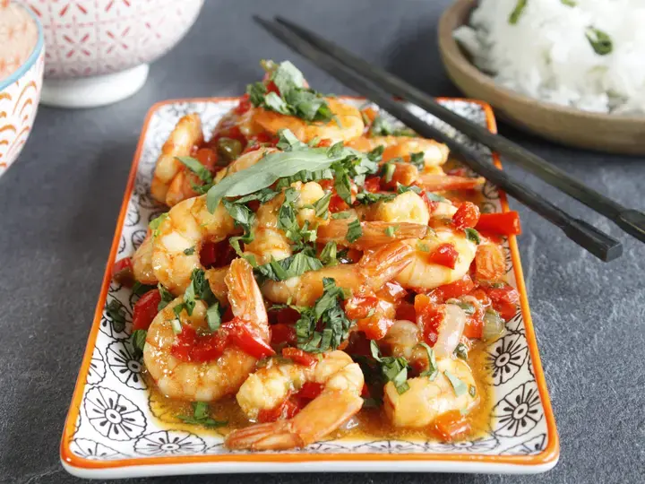 Crevettes sautées aux poivrons, basilic thai et Arome