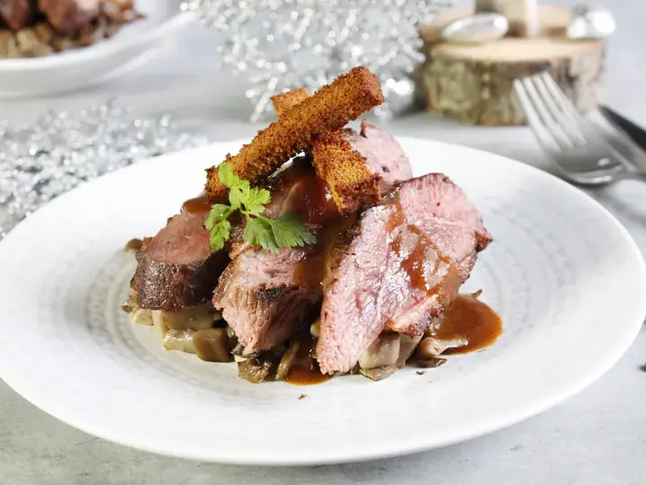 Magrets de canard sauce au pain d'épices et pleurotes