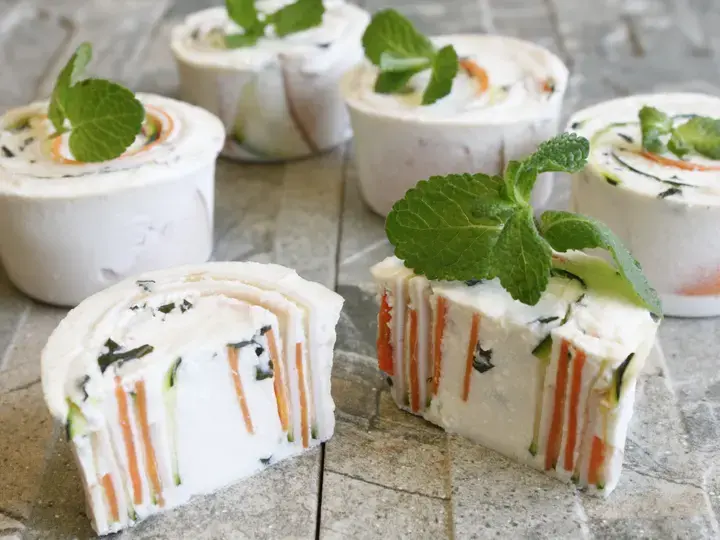 Aspics rolls en gelée courgette, poulet, ricotta