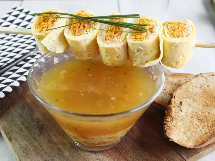 Soupe de Légumes Vermicelles Bio et ses rouleaux d'omelette aux carottes
